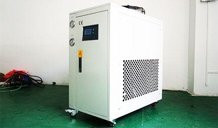 玖一設備-可移動的工業冷水機